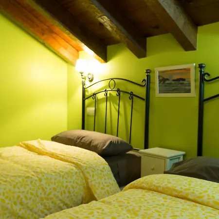 Carmen De Castro * Comillas