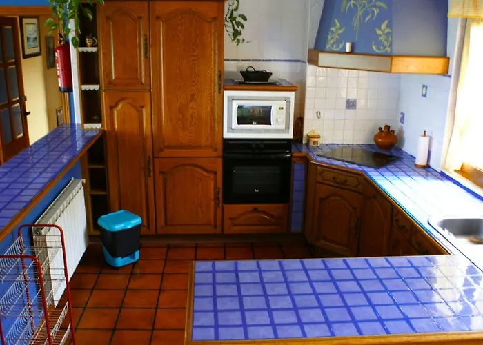 Carmen De Castro * Comillas